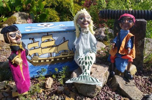 Pirate Puppets with a treasure chest